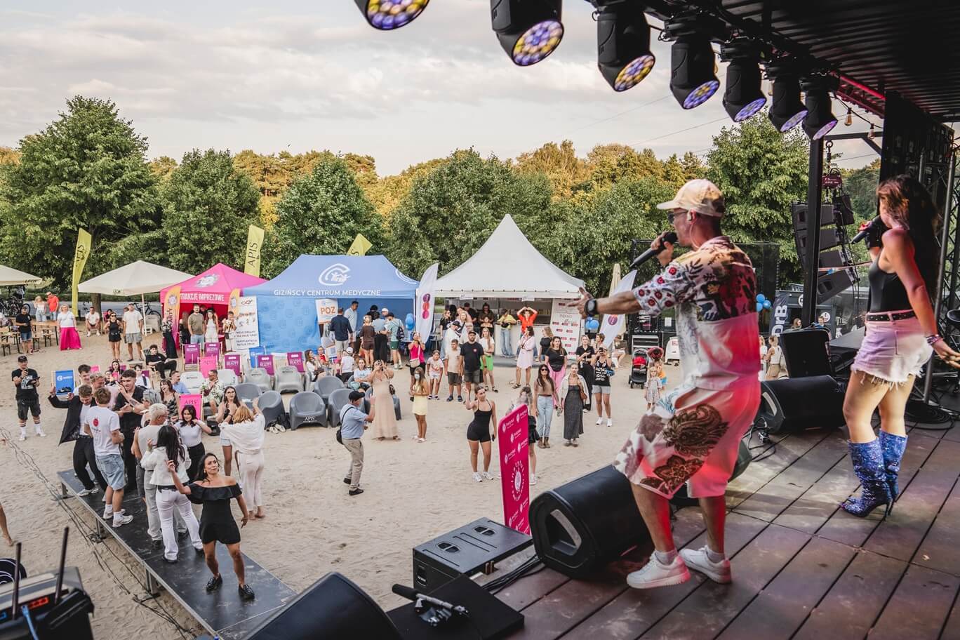 Scena pełna nadziei w bydgoskim WakeParku – wyraz solidarności i pasji Fale Loki Koki
